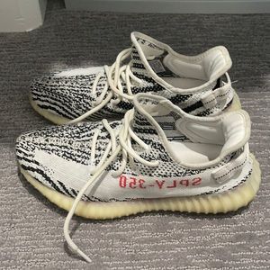 Yeezy Zebra size 9.5